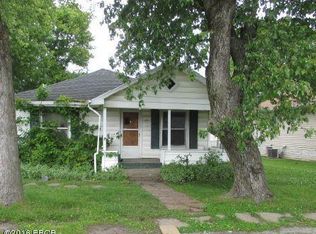 100 N 8th St, Herrin, IL 62948