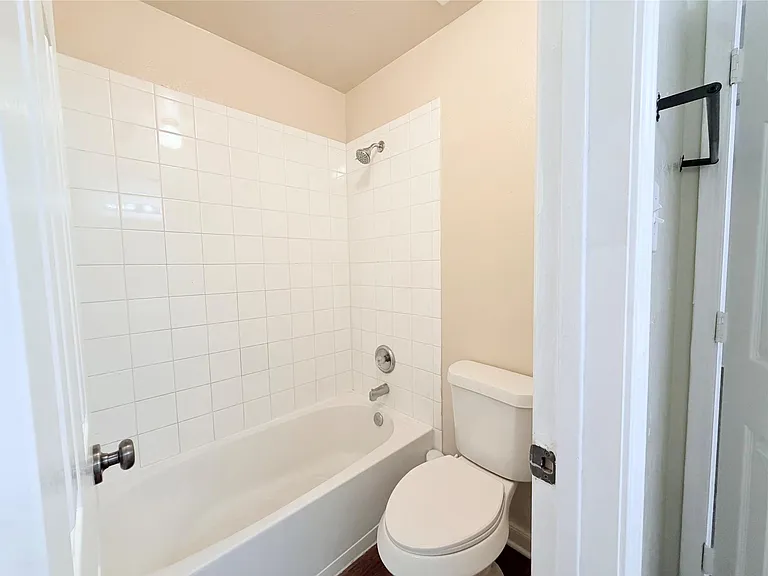 7403 Bering Landing Dr — Photo 40