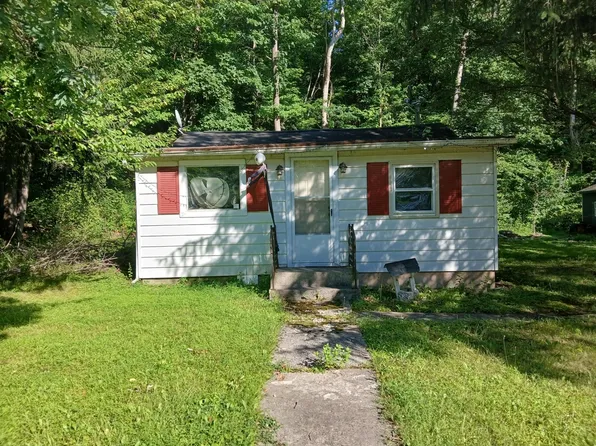 7991 Chestnut St, Hereford, PA 18056