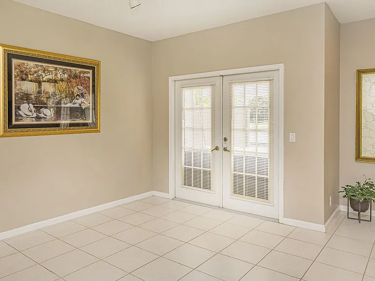 1651 Hawthorne Pl — Photo 2