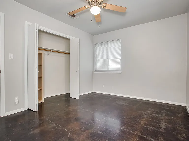 2300 Trailside Drive — Photo 14