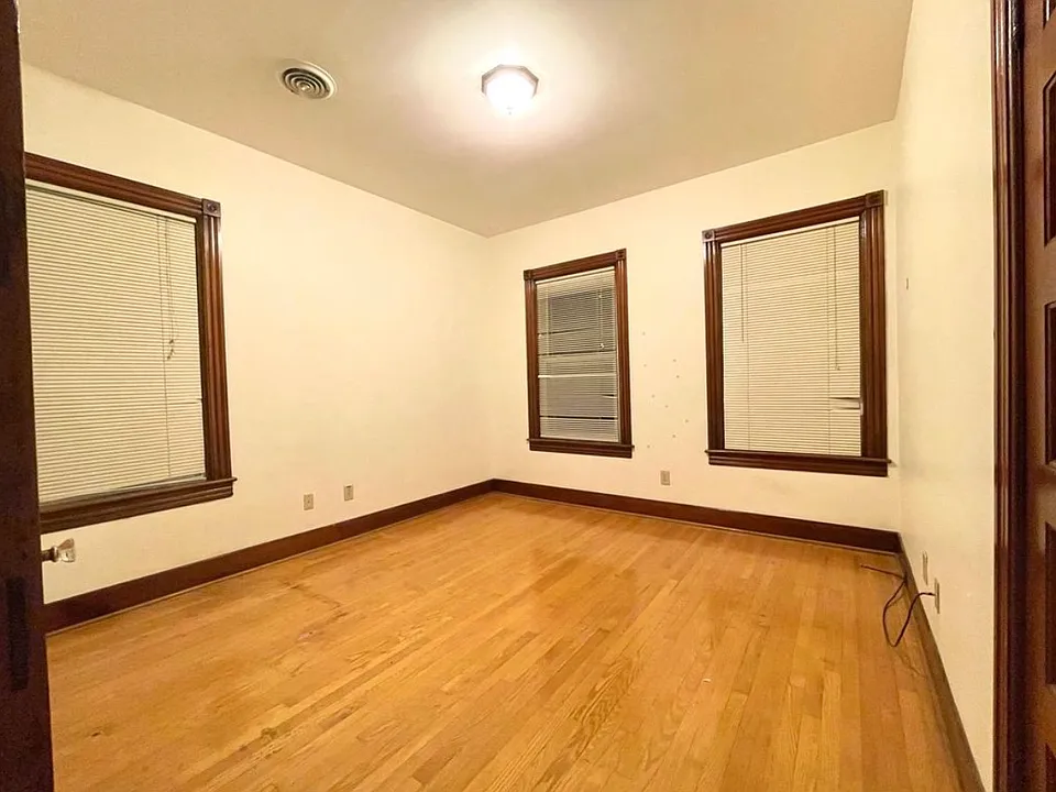 146 Morris St #2
