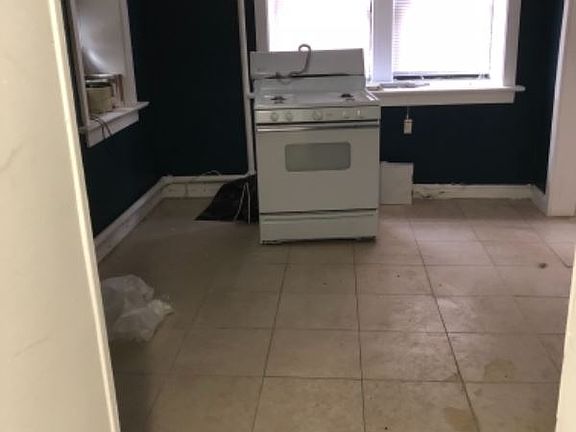 3rd image of 666 N Terrace Ave