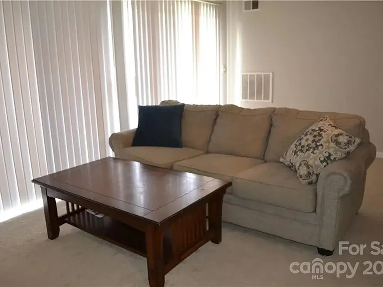 1649 Arlyn Cir #A — Photo 5