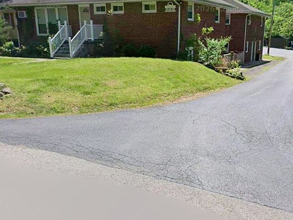2nd image of 1001 W Walnut St #H