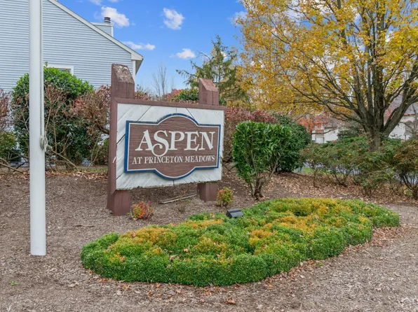 401 Aspen Dr, Plainsboro, NJ 08536