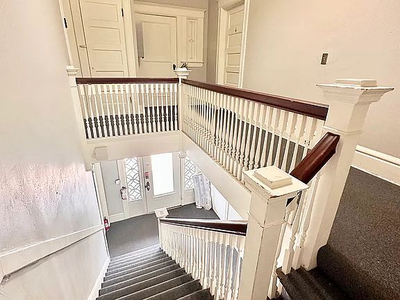 3rd image of 725 N Cascade Ave APT 4