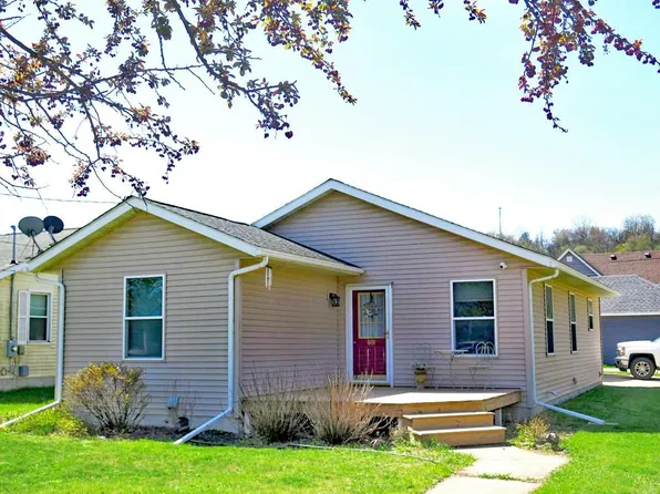 801 River St, Decorah, IA 52101