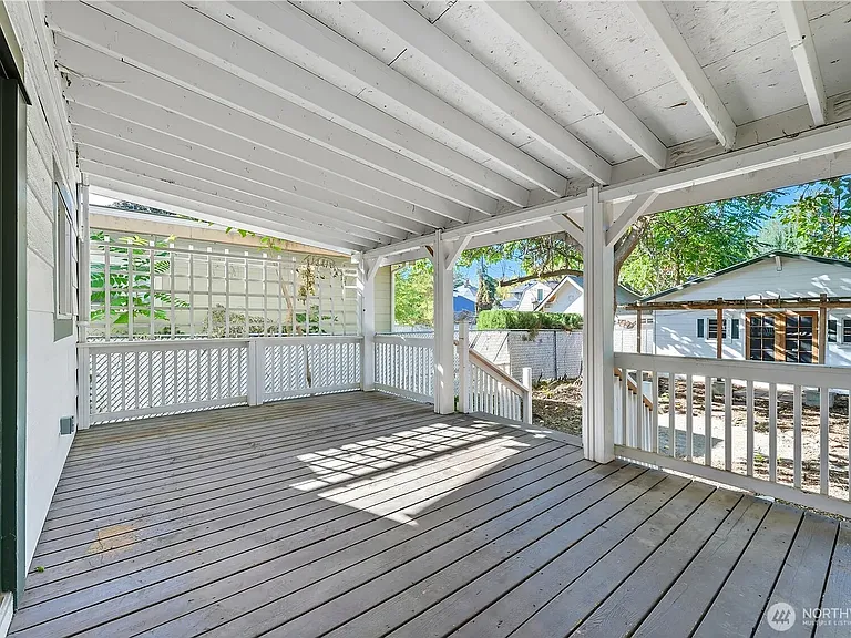 321 Craig St — Photo 19