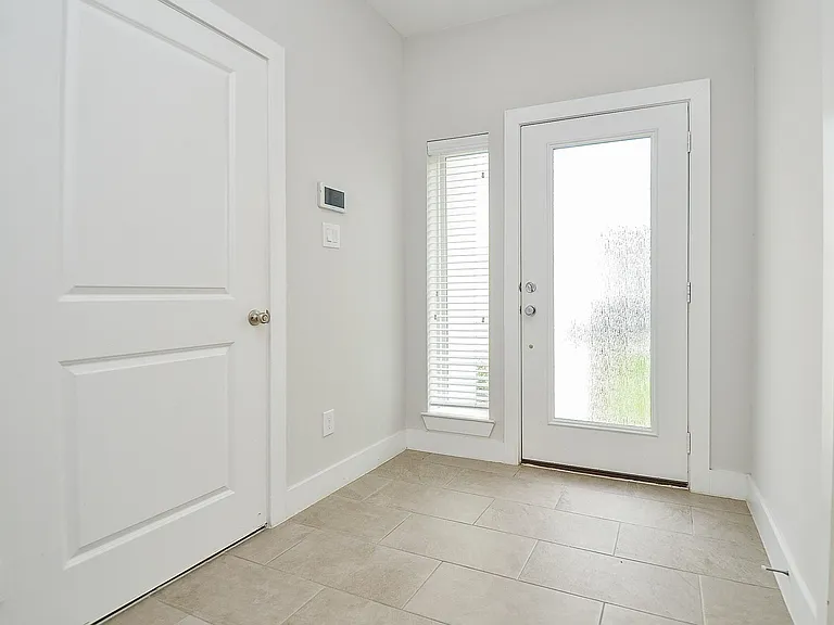 5903 Val Verde St #D — Photo 15