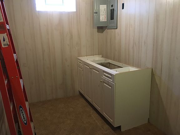 3rd image of 634 Moreley Ave