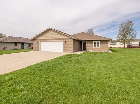 803 Lakeview Dr, Arnolds Park, IA 51331