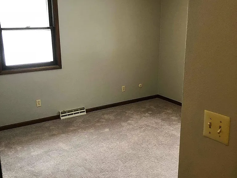 301 Eaton Ave — Photo 9