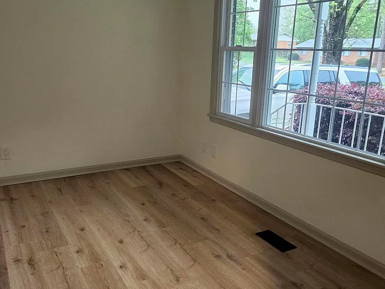 2546 Ardsley Dr — Photo 8