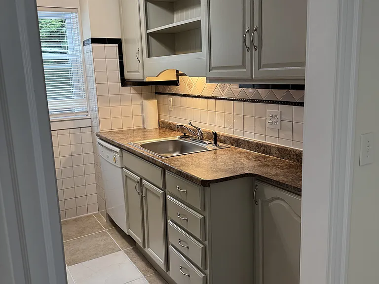 7 Whitwell Ave #1 — Photo 8