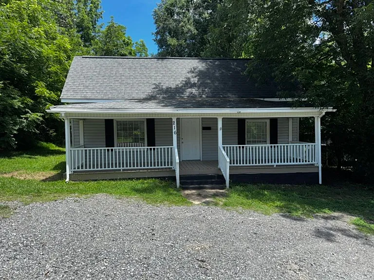 216 W Lee Ave — Photo 1