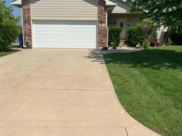 1830 N Honeysuckle Cir, Andover, KS 67002