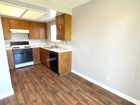 2nd image of 25880 Dartmouth St APT 4