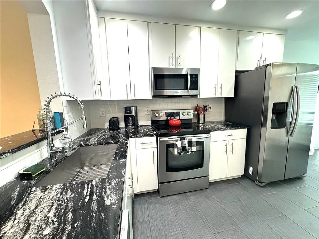 3 bed, 2.5 bath, 1406 sqft, $4,500 — Photo 3