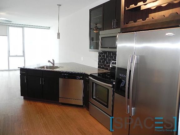 2nd image of 161 W Kinzie St APT 807