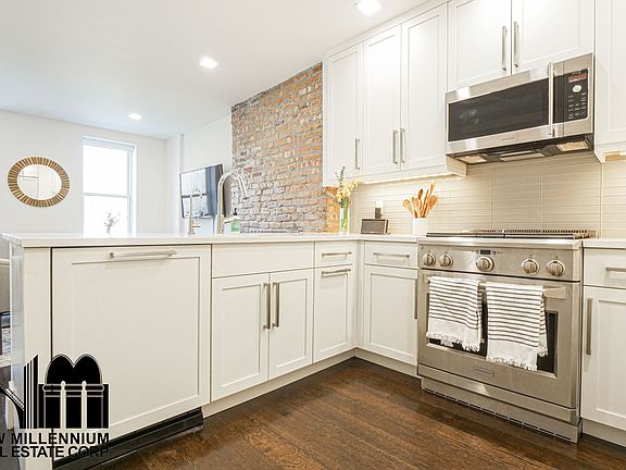 3rd image of 235 Smith St #2