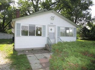 701 Rawson Bridge Rd, Cary, IL 60013