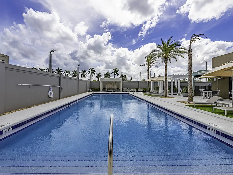 Resia Biscayne Drive — Photo 26