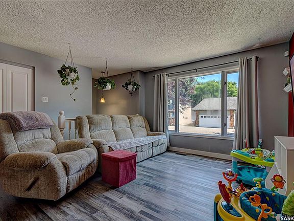 4th image of 1210 Flexman CRESCENT