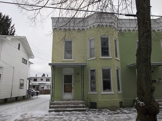 2nd image of 152 W 5th St