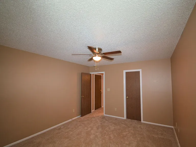 4618 Excalibur Ct — Photo 15