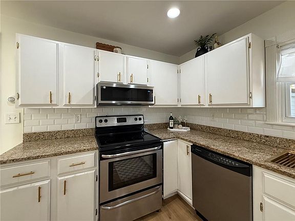 5th image of 461 River Rd