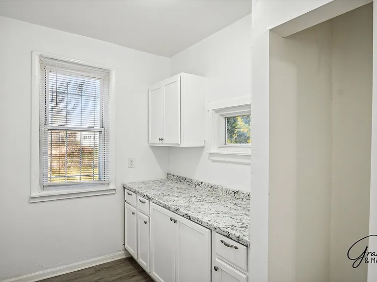 64 Glendale St — Photo 13