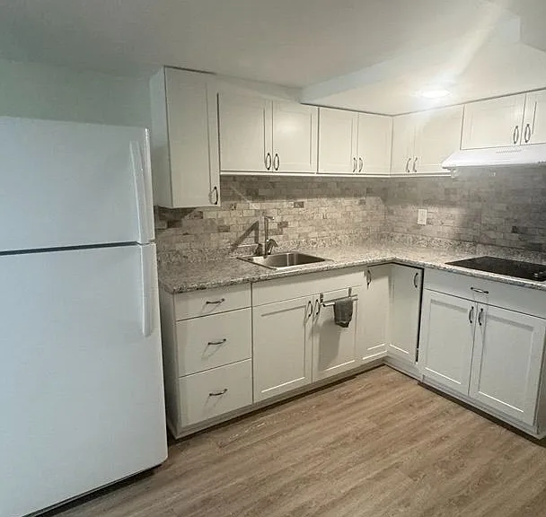 8446 Jennifer Cres #LOWER — Photo 17