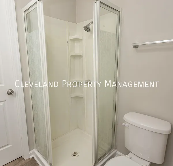 558 Grace Ave — Photo 13