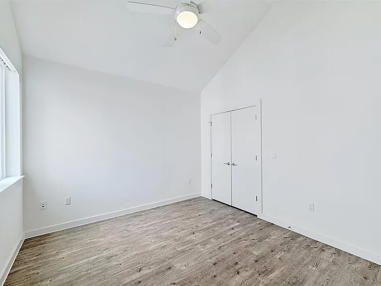 705 N Bluff Dr #11 — Photo 10