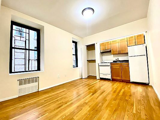 2nd image of 516 E 79th St APT 1E
