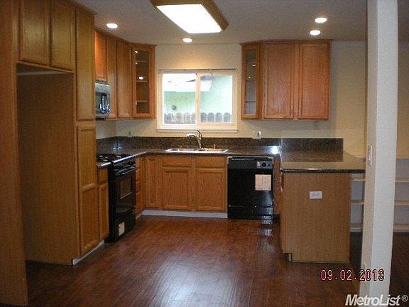3rd image of 2954 Coventry Dr