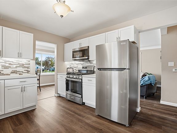 5th image of 420 30th St SE