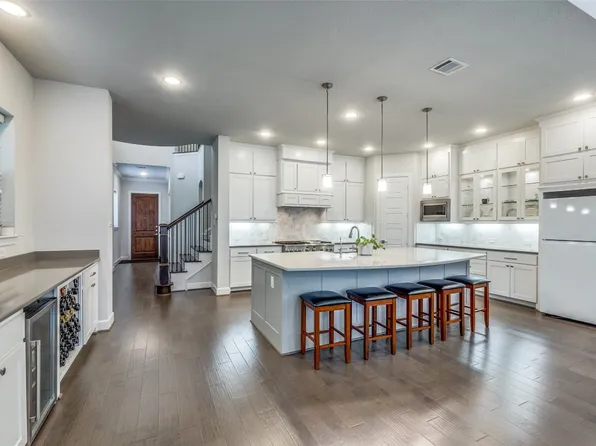 8685 Thorbrush Pl, Dallas, TX 75238