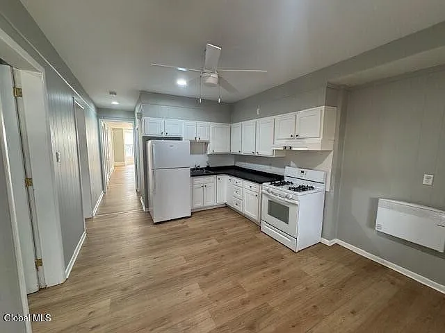 306 3rd St #3 — Photo 7