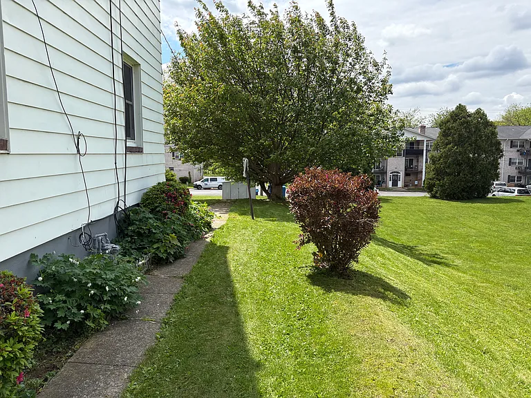 2209 S 9th St — Photo 2
