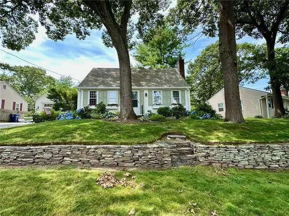 79 Rutherford Ave, Warwick, RI 02886