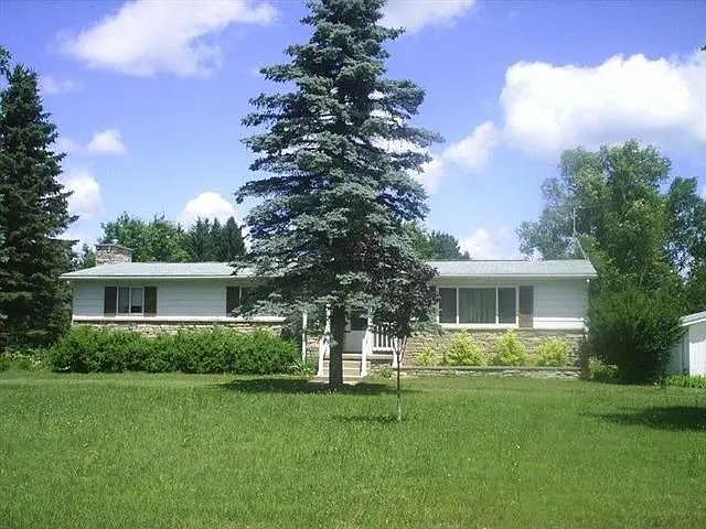 17880 McKinley Rd photo 1