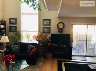10874 Glenwood St, Overland Park, KS 66211
