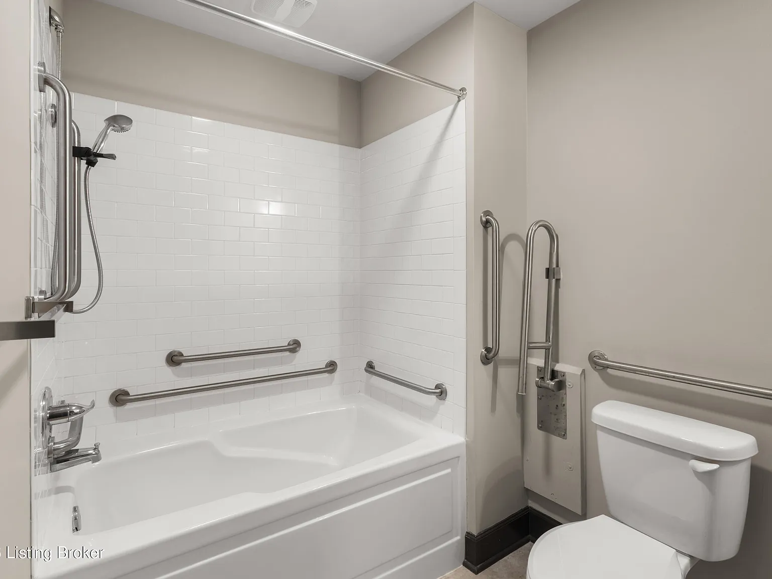 1 bed, 1.0 bath, 820 sqft, $1,575 — Photo 3