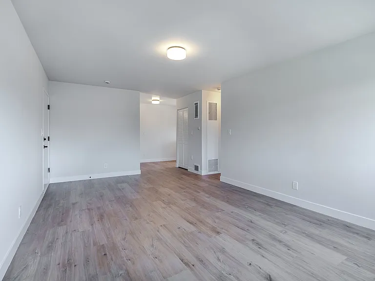 2622 S Hobart Blvd #14 — Photo 5