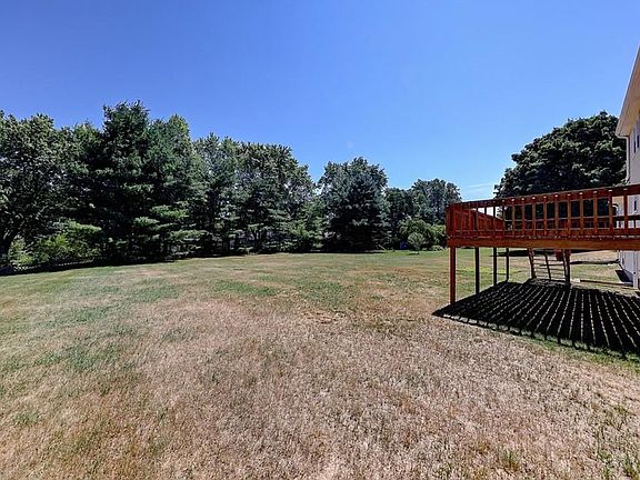 3rd image of 15 Barn Dr