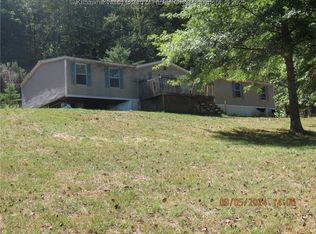 192 Washington Hill Rd, Hurricane, WV 25526