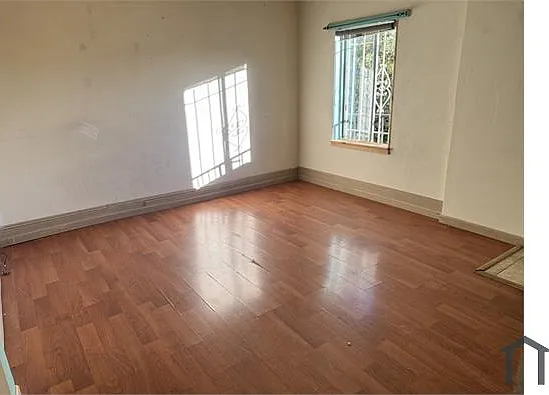 1232 Russia Ave — Photo 4