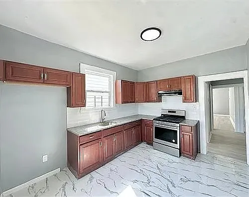 3 bed, 1000 sqft, $2,174 — Photo 2
